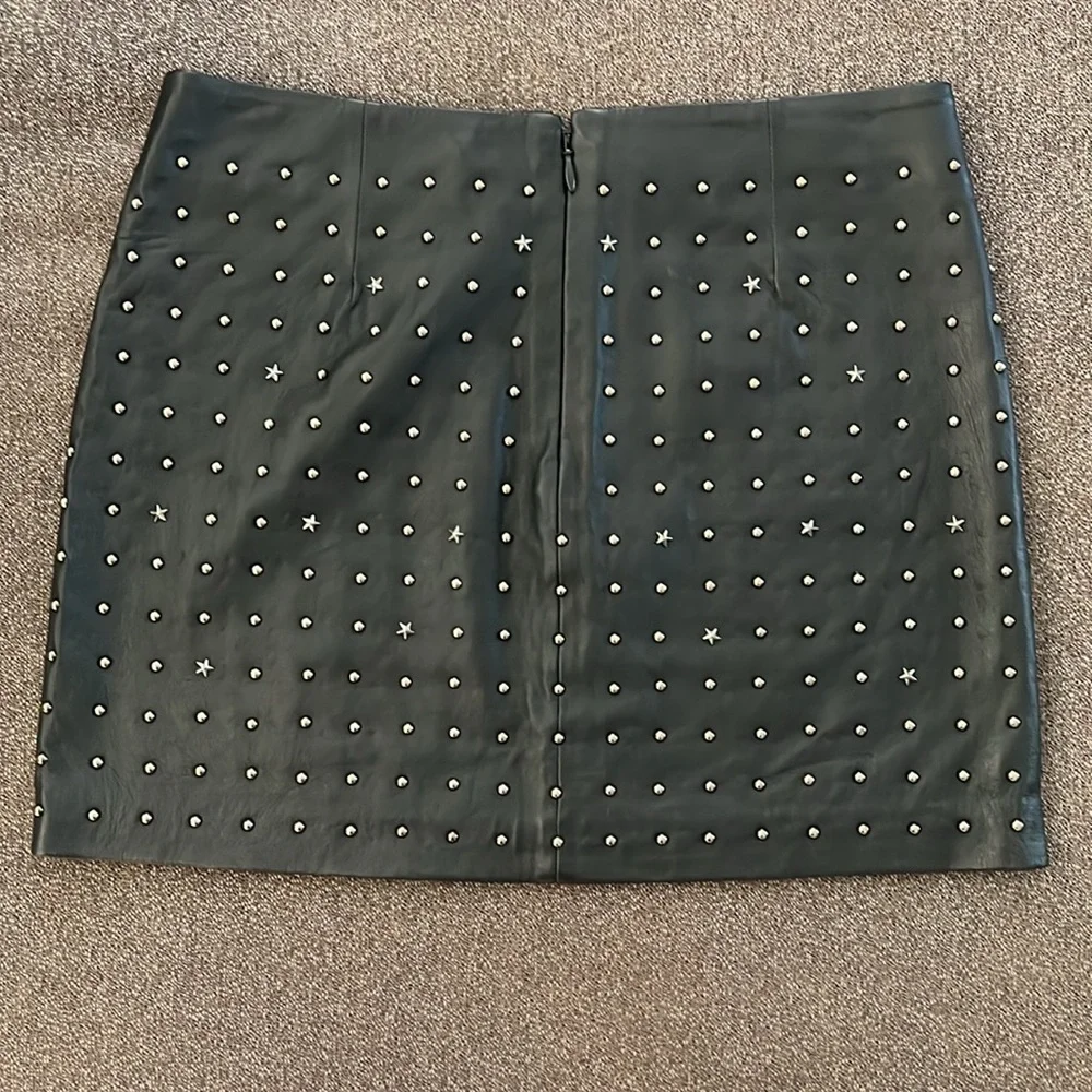 IDYLLWIND WOMEN'S GALLAWAY STUDDED LEATHER MINI SKIRT - Picture 4 of 9